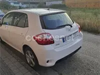 Usado Toyota Auris Active 132 CV (97 kW) 2011 Blanco Utilitario