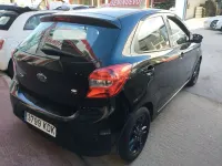 Usado Ford Ka Plus Ultimate 86 CV (63 kW) 2017 Negro Utilitario
