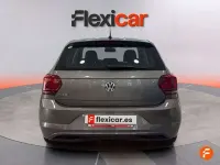 Usado VW Polo Advance 75 CV (55 kW) 2018 Gris Utilitario