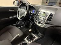 Usado Hyundai i30 Comfort 90 CV (66 kW) 2009 Rojo Berlina