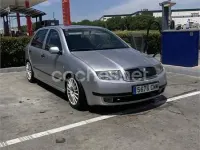 Usado Skoda Fabia Elegance 101 CV (74 kW) 2003 Gris / plata Berlina