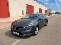 Usado Renault Mégane IV 100 CV (73 kW) 2017 Gris / plata Berlina