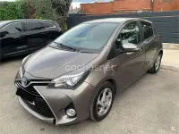 Käytetty Toyota Yaris Hybrid Active 100 HP (73 kW) 2016 Harmaa Sedan