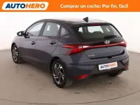 Usado Hyundai i20 84 CV (61 kW) 2023 Gris Utilitario