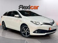 Usado Toyota Auris Hybrid Active 136 CV (100 kW) 2017 Blanco Familiar