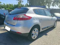Usado Renault Mégane Authentique 90 CV (66 kW) 2012 Gris / plata Berlina