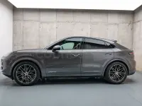 Usado Porsche Cayenne 354 CV (260 kW) 2023 Gris / plata SUV