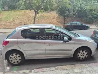 Usado Peugeot 207 70 CV (51 kW) 2010 Gris / plata Berlina