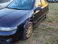 Usado Seat Leon Sport 105 CV (77 kW) 2003 Negro Berlina
