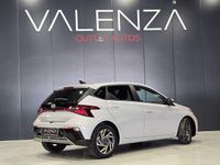 Usado Hyundai i20 100 CV (73 kW) 2024 Gris Berlina