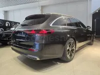 Usado Mercedes E300 313 CV (230 kW) 2025 Gris / plata Familiar