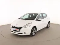 Usado Peugeot 208 Allure 82 CV (60 kW) 2014 Blanco Utilitario