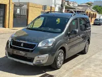 Usado Peugeot Partner Tepee Style 100 CV (73 kW) 2016 Gris / plata Monovolumen