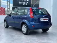 Usado Ford Fiesta Ambiente 68 CV (50 kW) 2008 Azul Utilitario