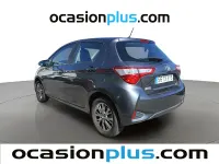 Usado Toyota Yaris Active 111 CV (81 kW) 2019 Gris Utilitario