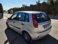 Usado Ford Fiesta Ambiente 68 CV (50 kW) 2008 Gris / plata Utilitario