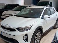 Usado Kia Stonic 101 CV (74 kW) 2024 Clear white  blanco SUV