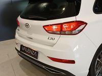 Usado Hyundai i30 110 CV (80 kW) 2023 Blanco Berlina