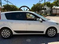 Usado Renault Scénic Authentique 95 CV (69 kW) 2011 Blanco Monovolumen