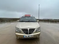 Usado SsangYong Rodius Limited 165 CV (121 kW) 2006 Beige Monovolumen