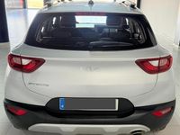 Usado Kia Stonic 84 CV (61 kW) 2022 Gris SUV