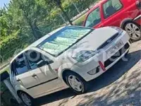 Usado Ford Fiesta 80 CV (58 kW) 2005 Blanco Utilitario