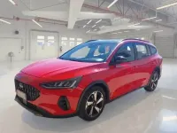 Usado Ford Focus ST-Line 125 CV (91 kW) 2022 Rojo Familiar