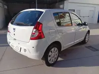 Usado Dacia Sandero Lauréate 75 CV (55 kW) 2013 Blanco Utilitario