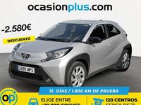 Usado Toyota Aygo Play 72 CV (52 kW) 2024 Gris Utilitario