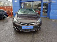 Usado Opel Astra Excellence 110 CV (80 kW) 2013 Granate Berlina