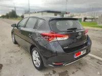 Usado Toyota Auris Hybrid Active 136 CV (100 kW) 2015 Negro Berlina