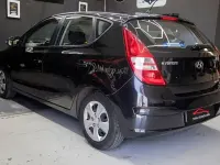 Usado Hyundai i30 Comfort 89 CV (65 kW) 2009 Negro