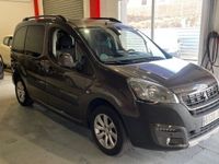 Usado Peugeot TePee Outdoor 110 CV (80 kW) 2016 Marrón Monovolumen