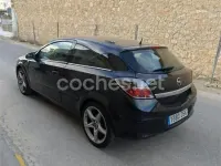 Usado Opel Astra GTC Sport 120 CV (88 kW) 2005 Negro Berlina