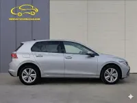 Usado VW Golf VIII Life 130 CV (95 kW) 2020 Gris / plata Berlina