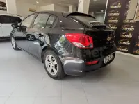 Usado Chevrolet Cruze LT 124 CV (91 kW) 2011 Negro Berlina