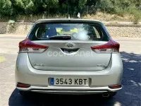 Usado Toyota Auris 116 CV (85 kW) 2017 Gris / plata Berlina