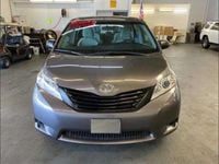 Używany Toyota Sienna 296 KM (217 kW) 2017 Szary Minivan