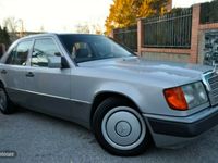 Usado Mercedes E300 Elegance 113 CV (83 kW) 1991 Plateado Berlina