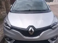 Usado Renault Grand Scénic IV Life 120 CV (88 kW) 2020 Gris / plata Monovolumen