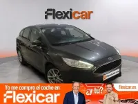 Usado Ford Focus Trend 100 CV (73 kW) 2017 Gris Berlina