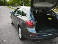 Usado Opel Astra Cosmo ST 140 CV (102 kW) 2011 Gris / plata Familiar