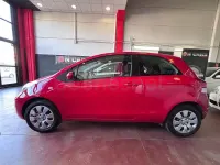 Usado Toyota Yaris Active 69 CV (50 kW) 2009 Rojo Utilitario