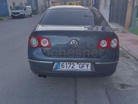 Usado VW Passat Highline 160 CV (117 kW) 2008 Gris / plata Berlina