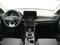 Usado Hyundai i30 100 CV (73 kW) 2024 Verde Familiar