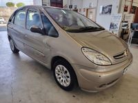 Usado Citroën Xsara Picasso Exclusive 117 CV (86 kW) 2004 Gris / plata Monovolumen