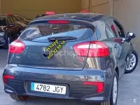 Usado Kia Rio 84 CV (61 kW) 2015 Negro Berlina