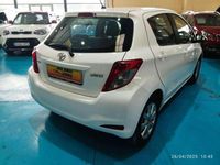 Usado Toyota Yaris Active 99 CV (72 kW) 2014 Blanco Utilitario