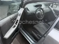 Usado Toyota Yaris 87 CV (63 kW) 2008 Gris / plata Utilitario