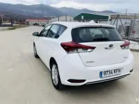 Usado Toyota Auris Hybrid Active 136 CV (100 kW) 2017 Blanco Familiar